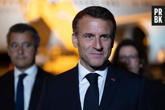 Emmanuel Macron, président de la République Française, débarque de l'avion présidentiel sur le tarmac de l'aéroport de Nouméa, dans le cadre de son voyage officiel en Nouvelle-Calédonie. Tontouta, le 24 juillet 2023. © Raphael Lafargue/Pool/Bestimage 