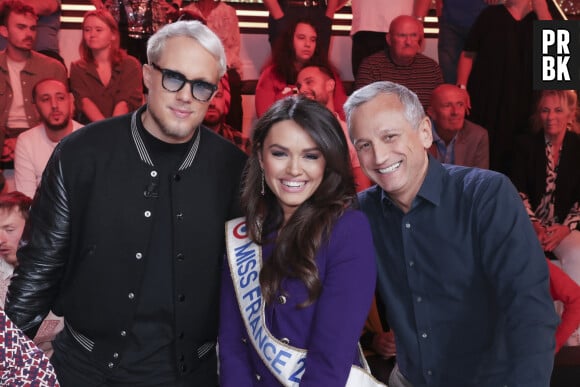 Exclusif - Guillaume Genton, Diane Leyre (Miss France 2022), Lionel Stan - Sur le plateau de l’émission TPMP (Touche Pas à Mon Poste) présentée en direct par C.Hanouna et diffusée sur C8 - Paris le 19/09/2022 - © Jack Tribeca / Bestimage