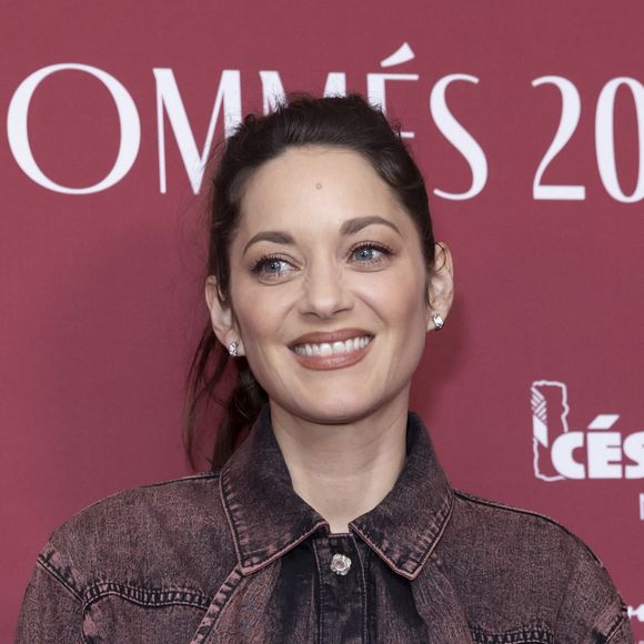 Marion Cotillard au Photocall des participants au dîner des nommés des César 2024 au Fouquet's Paris le 5 février 2024. © Olivier Borde / Bestimage  Photocall of participants at the César 2024 nominees' dinner at Fouquet's Paris on 5 February 2024 