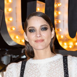 Marion Cotillard - Photocall du défilé Chanel Collection Croisière 2024 au Paramount Studios à Los Angeles le 9 mai 2023. © Olivier Borde / Bestimage  Chanel Cruise 2024 Collection fashion show held at Paramount Studios on May 9, 2023 in Los Angeles 