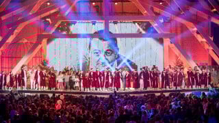 Les Enfoirés 2024 : quelles stars refusent de faire partie de la troupe ? Les arguments sont parfois violents !