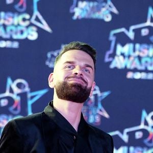 Keen'V au photocall de la 24ème édition des "NRJ Music Awards (NMA)" au Palais des Festivals à Cannes le 18 novembre 2022. © Dominique Jacovides / Bestimage