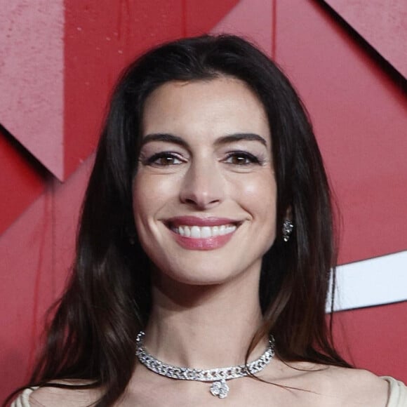 Anne Hathaway aux Fashion Awards à Londres