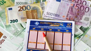Je joue chaque semaine au Loto et à l'EuroMillions, mais ce n'est même pas pour gagner le gros lot (j'ai une autre stratégie)
