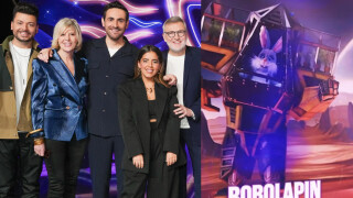 Mask Singer 2024 : qui est le Robolapin ? Un seul indice a été révélé et je pense déjà savoir qui se cache sous le costume !