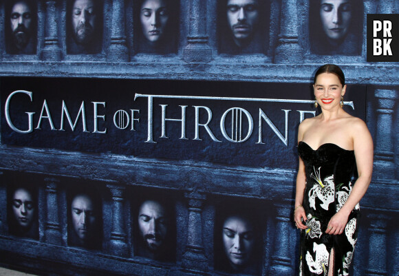 Emilia Clarke à la première de la saison 6 de Game Of Thrones à Hollywood le 10 Avril 2016.