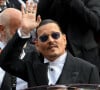 Johnny Depp à la montée des marches de "Jeanne du Barry" lors du 76ème Festival International du Film de Cannes, le 16 mai 2023.