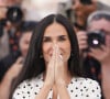Moove audacieux que l'on retrouve dans ce deuxième film plus décomplexé. Car Coralie Fargeat, se sont enthousiasmés les critiques à Cannes, s'est plu à délivrer une satire du monde du cinéma en la noyant de sang, avec Demi Moore et Margaret Qualley en haut de l'affiche !
Demi Moore - Photocall du film "The Substance" lors du 77ème Festival International du Film de Cannes le 20 mai 2024. Moreau-Jacovides/Bestimage