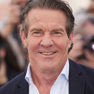 En France, des réalisatrices comme Marina de Van (le traumatisant Dans ma peau, sur une femme qui s'auto-dévore) et Julia Ducournau (lauréate de la Palme d'or pour Titane) ont à l'unisson su magnifier le body horror.
Dennis Quaid - Photocall du film "The Substance" lors du 77ème Festival International du Film de Cannes le 20 mai 2024. Moreau-Jacovides/Bestimage