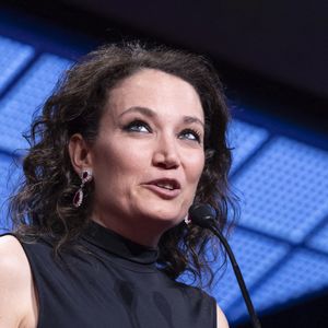 "The Substance est le punk rock du cinéma", s'est réjoui le journaliste Thomas Desroches, précisant : "Mon cerveau sautait en l'air. J'ai rarement vu un truc pareil de ma vie. Et Demi Moore est immense".
Coralie Fargeat (Prix du scénario pour " The Substance ") - Cérémonie de clôture du 77ème Festival International du Film de Cannes au Palais des Festivals à Cannes. Le 25 mai 2024. © Borde-Jacovides-Moreau / Bestimage