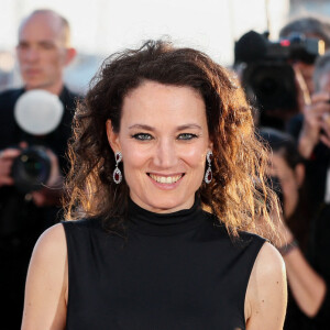 Avant de repartir de cette édition cannoise -avec le prix du Scénario, ce film d'horreur a tellement affolé les journalistes qu'on lui présidait la Palme d'Or !
Coralie Fargeat (Prix du scénario pour " The Substance ") - Photocall des palmes lors du 77ème Festival International du Film de Cannes au Palais des Festivals à Cannes. Le 25 mai 2024 © Christophe Clovis / Bestimage