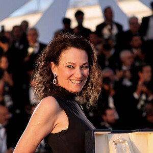 De l'horreur organique et charnelle dont le pape incontesté est Canadien : il s'appelle David Cronenberg, et on lui doit des claques comme Vidéodrome, La mouche, ExistenZ...
Coralie Fargeat (Prix du scénario pour " The Substance ") - Photocall des palmes lors du 77ème Festival International du Film de Cannes au Palais des Festivals à Cannes. Le 25 mai 2024 © Jacovides-Borde-Moreau / Bestimage