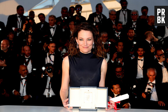 On attend beaucoup de Coralie Fargeat, qui devrait faire des merveilles de ce genre ultra visuel, dérangeant et viscéral. Hâte !
Coralie Fargeat (Prix du scénario pour " The Substance ") - Photocall des palmes lors du 77ème Festival International du Film de Cannes au Palais des Festivals à Cannes. Le 25 mai 2024 © Jacovides-Borde-Moreau / Bestimage