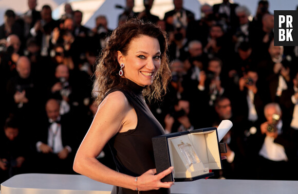 Coralie Fargeat (Prix du scénario pour « The Substance ») - Photocall des palmes lors du 77ème Festival International du Film de Cannes au Palais des Festivals à Cannes. Le 25 mai 2024 © Jacovides-Borde-Moreau / Bestimage