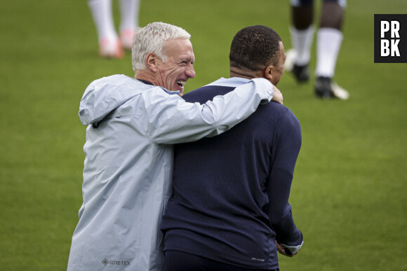 Kylian MBAPPE et Deschamps Didier Head coach FRA - Entraînement de l’équipe de France de football avant son premier match contre l’Autriche au stade Paul-Janes Stadion à Düsseldorf, Allemagne, le 16 juin 2024. © Elyxandro Cegarra/Panoramic/Bestimage