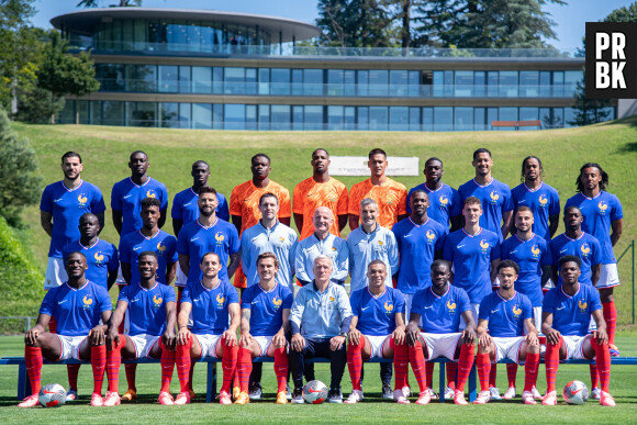 Theo Hernandez, Randal Kolo Muani, Ferland Mendy, Brice Samba, Mike Maignan, Alphonse Areola, Youssouf Fofana, William Saliba, Bradley Barcola, Jules Koundé N’Golo Kanté, Kingsley Coman, Olivier Giroud, Guy Stéphan, Marcus Thuram, Benjamin Pavard, Jonathan Clauss, Ousmane Dembélé Ibrahima Konaté, Eduardo Camavinga, Adrien Rabiot, Antoine Griezmann, Didier Deschamps, Kylian Mbappé, Dayot Upamecano, Warren Zaïre-Emery, Aurélien Tchouameni - Photo Officielle de l'Equipe de France de football de l'Euro 2024 à Clairefontaine le 7 juin 2024.