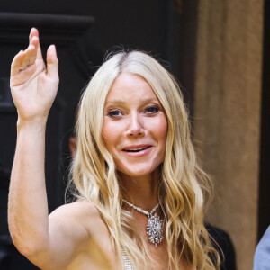 Gwyneth Paltrow arrive à l'ouverture de l'exposition Swarovski " Masters of Light - From Vienna to Milan " lors de la semaine de la mode de Milan printemps/été 2025 pour hommes au Palazzo Citterio le 16 juin 2024