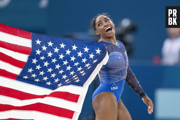 Simone Biles devant son compagnon Jonathan Owens et ses parents Nellie Biles et Ronald Biles - Les célébrités assistent aux épreuves de Gymnastique artistique féminine, finale du concours général lors des Jeux Olympiques de Paris 2024 (JO) au Palais omnisports Bercy Arena, à Paris, France, le 1er août 2024. © Jacovides-Perusseau/Bestimage