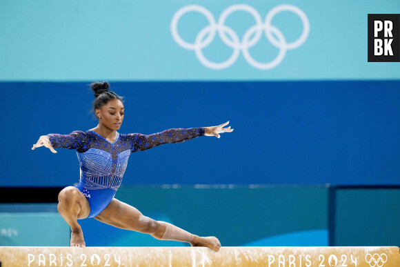 Simone Biles savoure sa victoire devant son compagnon Jonathan Owens et ses parents Nellie Biles et Ronald Biles - Les célébrités assistent aux épreuves de Gymnastique artistique féminine, finale du concours général lors des Jeux Olympiques de Paris 2024 (JO) au Palais omnisports Bercy Arena, à Paris, France, le 1er août 2024. © Jacovides-Perusseau/Bestimage