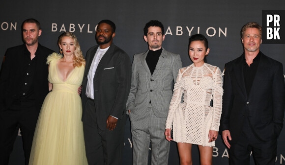 Matthew Plouffe, Olivia Hamilton, Jovan Adepo, Damien Chazelle, Li Jun Li et Brad Pitt à la première du film "Babylon" au cinéma Le Grand Rex à Paris, France, le 14 janvier 2023. © Coadic Guirec/Bestimage