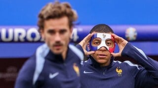 "Deschamps et Mbappé, vous avez du sang sur les mains" : Antoine Griezmann quitte l'Equipe de France, les supporters choqués et en colère