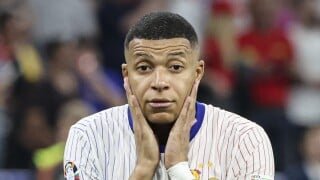 "C'est une honte", "Lamentable" : Kylian Mbappé se fait griller en boîte de nuit pendant le match de l'Equipe de France... Les supporters sont fous de rage !