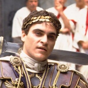 Joaquin Phoenix dans Gladiator (2000), de Ridley Scott