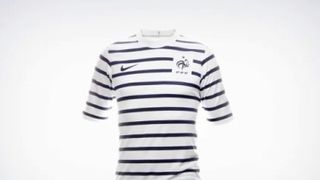 Equipe de France de Football ... le nouveau maillot extérieur signé Nike (photo et vidéo)