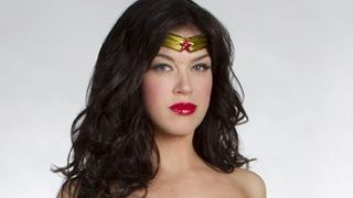 Wonder Woman ... Lynda Carter ''excitée'' par le nouveau costume