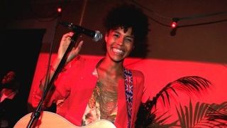 Ayo ... sa reprise du titre I Want you Back des Jackson 5 (vidéo)