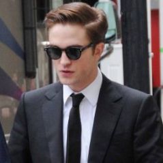 Robert Pattinson se coupe les cheveux ... une catastrophe