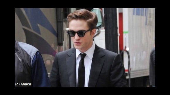 Robert Pattinson se coupe les cheveux ... une catastrophe