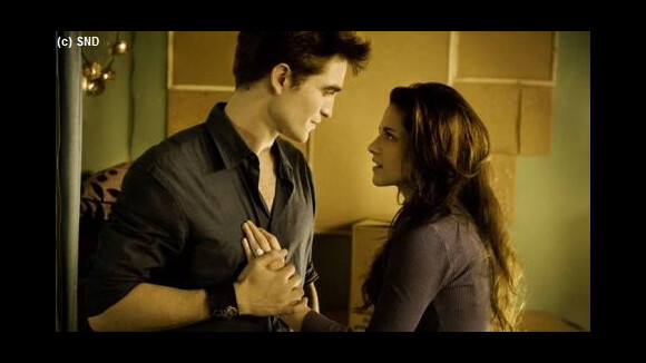 Twilight 4 : une scène chaude entre Robert Pattinson et Kristen Stewart dévoilée (VIDEO)