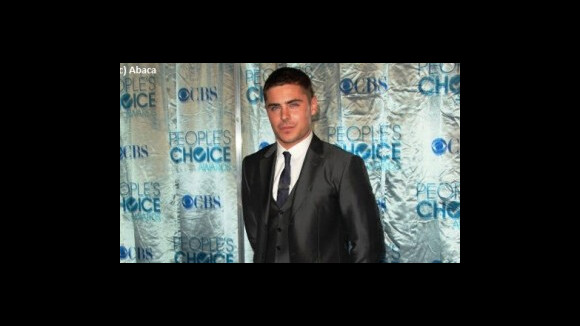 Zac Efron embrasse Emma Roberts : un couple en devenir ... ou simple buzz