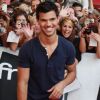 Taylor Lautner déclenche la folie à Paris