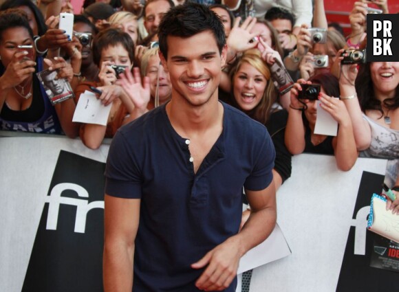 Taylor Lautner déclenche la folie à Paris