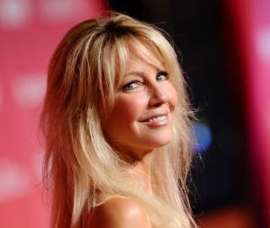 Heather Locklear tout sourire sur le tapis rouge