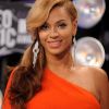 Beyoncé, à l'époque future maman, sublime en orange