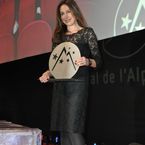 Elsa Zylberstein : jolie gagnante du prix d'interprétation féminine à l'Alpe d'Huez