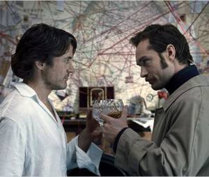 Robert Downey Jr. et Jude Law dans Sherlock holmes 2