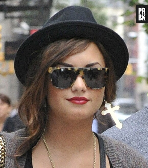 Demi Lovato avec un look à la madone