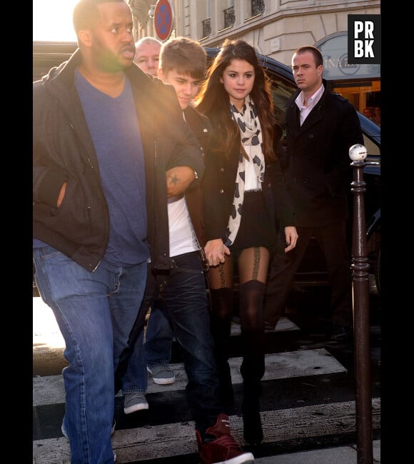 Selena Gomez s'est fait piquer ses collants par Miley Cyrus !