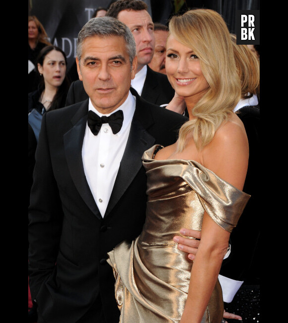 George Clooney sur la tapis rouge des Oscars 2012 avec sa girlfriend Stacy Keibler