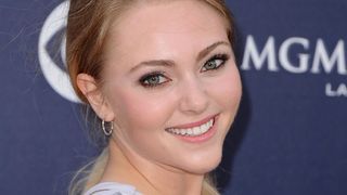 Sex and the City : AnnaSophia Robb en mode Carrie Bradshaw !