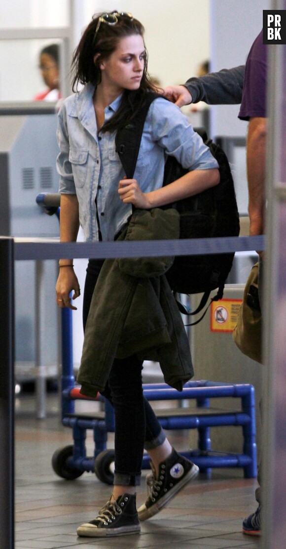 Kristen Stewart à l'aéroport, le look n'est pas au rendez-vous