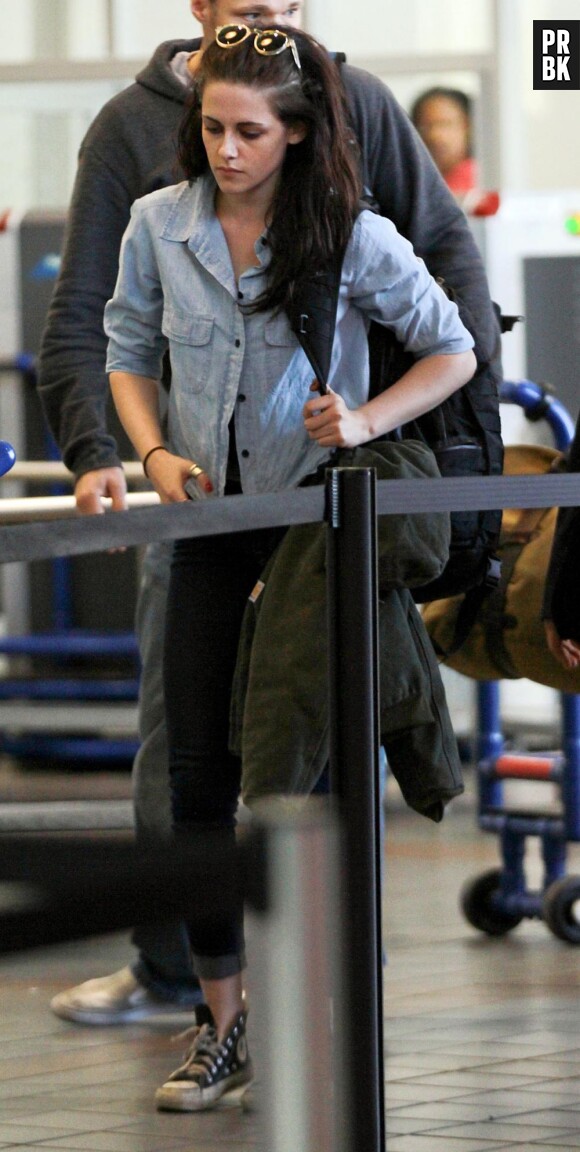 Kristen Stewart se rend à Paris le 28 février 2012