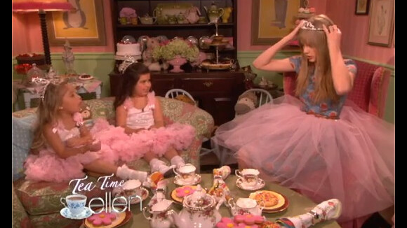 Taylor Swift : "Tea Time" avec Sophia Grace et Rosie sur le Ellen Show ! Trop mimi (VIDEO)