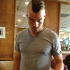 Josh Duhamel : crâne rasé et coupe iroquoise ! (PHOTOS)