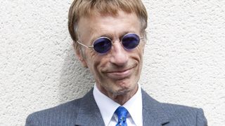 Robin Gibb hospitalisé : Un Bee Gees entre la vie et la mort !