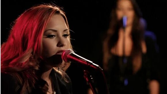 Demi Lovato : Give Your Heart A Break, sa magnifique version au piano (VIDEO)